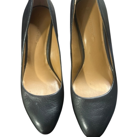 Banana republic black leather pumps - Picture 2 of 8